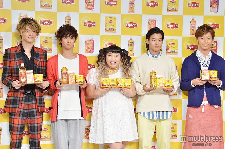 （左から）三浦涼介、千葉雄大、渡辺直美、野村周平、寺田真二郎