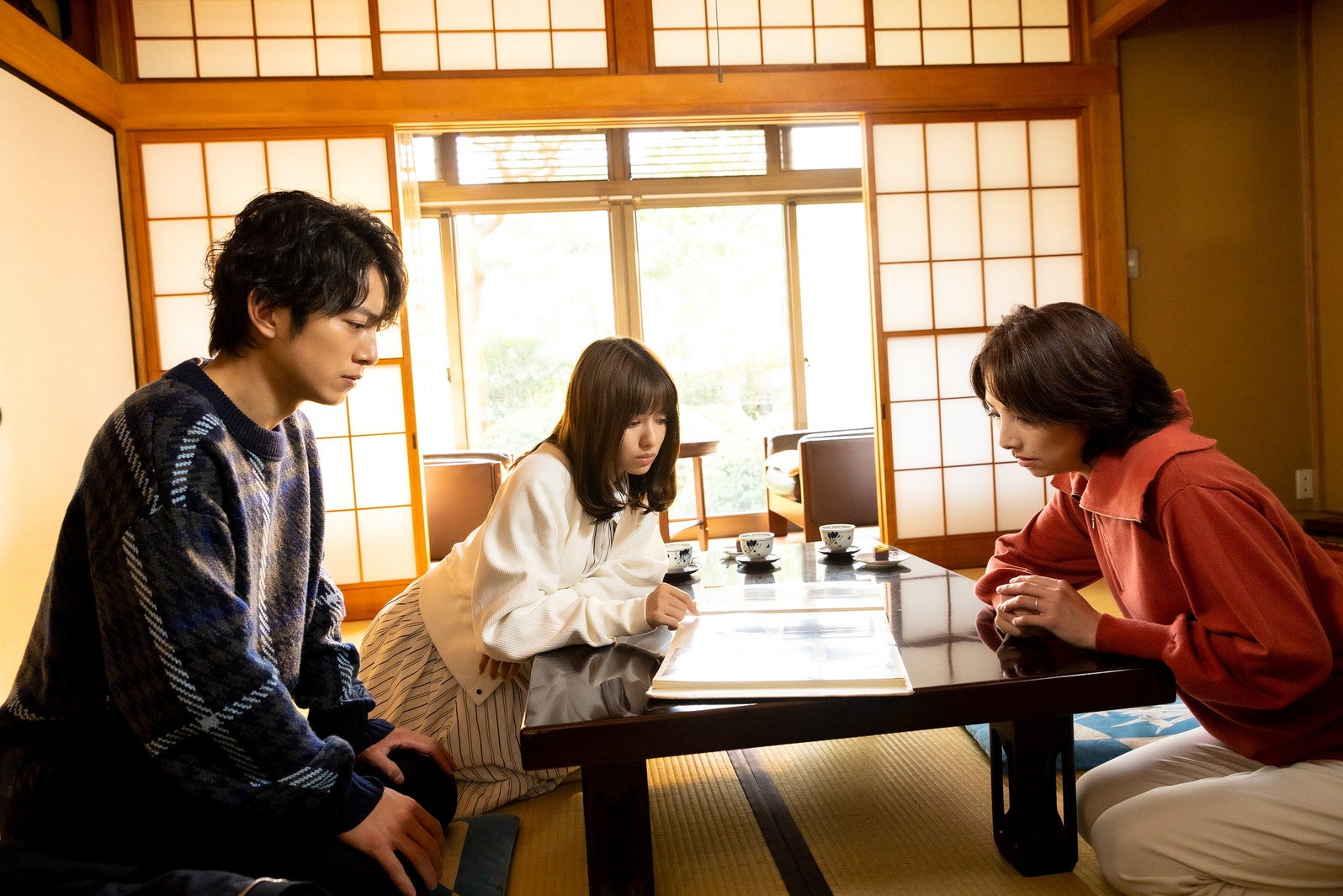 溝端淳平、山本舞香、櫻井淳子「Sister」第7話より（C）読売テレビ