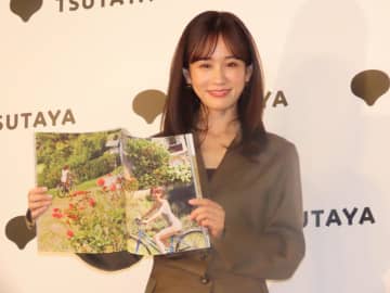 前田敦子 14年ぶり「最後」の写真集 撮影現場でスタッフから「いい脱ぎっぷり」と褒められ「うれしい」