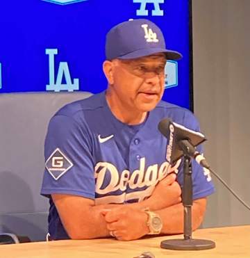 ロバーツ監督 ABSチャレンジ使用制限を各選手に通達「どのタイミングで使うべきか」重要な9月、10月へ「理解させようとしている」