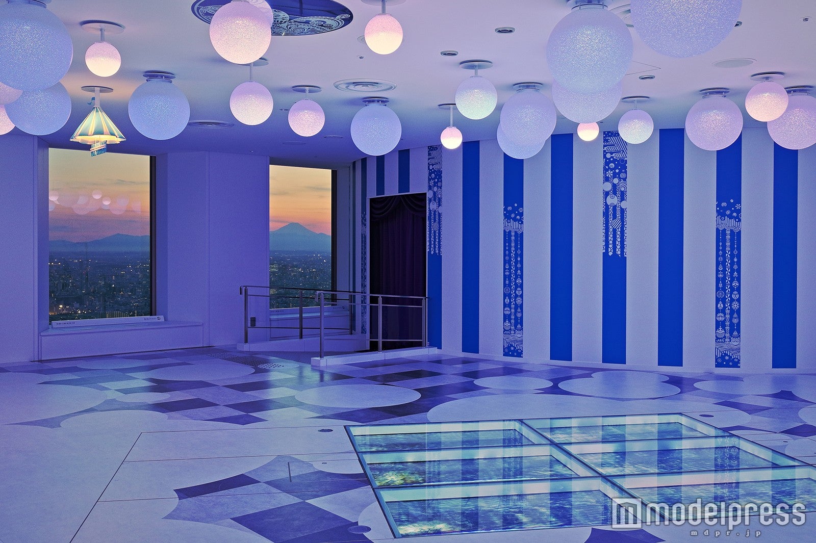 最新4D技術で東京飛行、池袋に眺望×テクノロジーの遊べる展望台が誕生