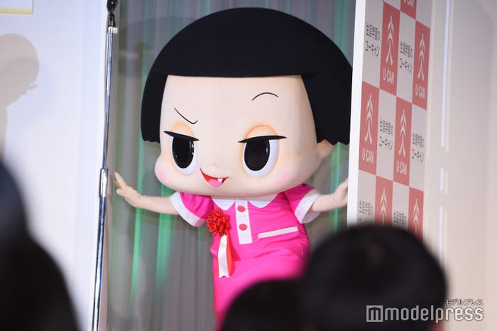 授賞式に登壇したチコちゃん (C)モデルプレス