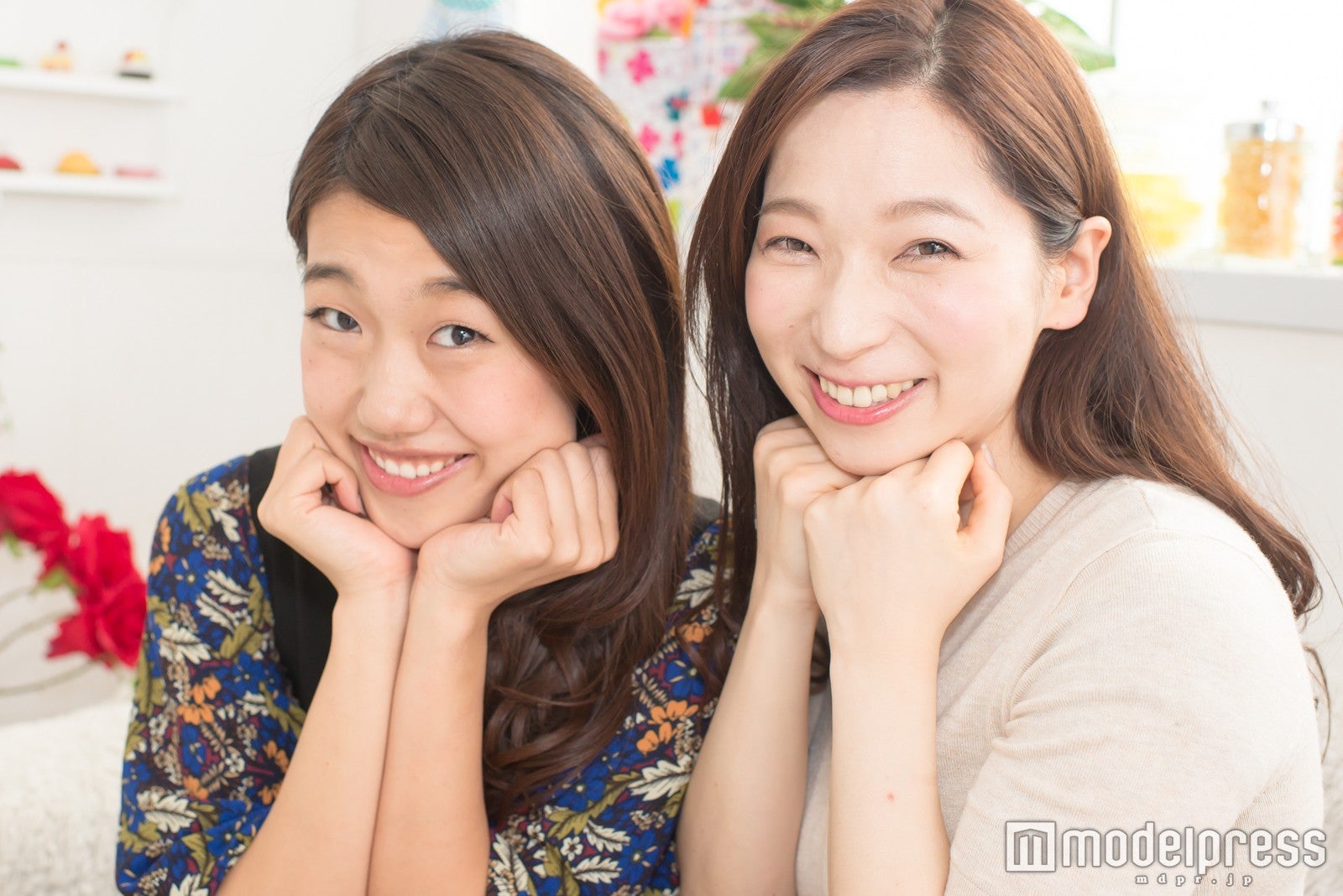 （左から）横澤夏子、鶴愛佳（C）モデルプレス