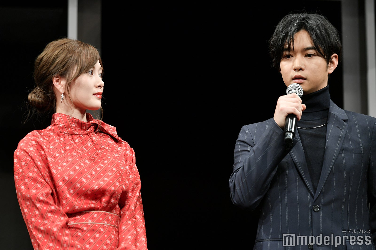 白石麻衣、千葉雄大 （C）モデルプレス