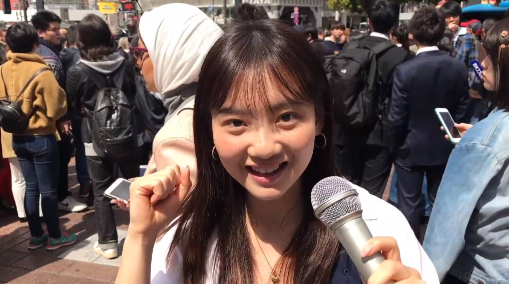 青山舞莉「【令和】新元号発表の渋谷の街が大変なことに」 (YouTube)より