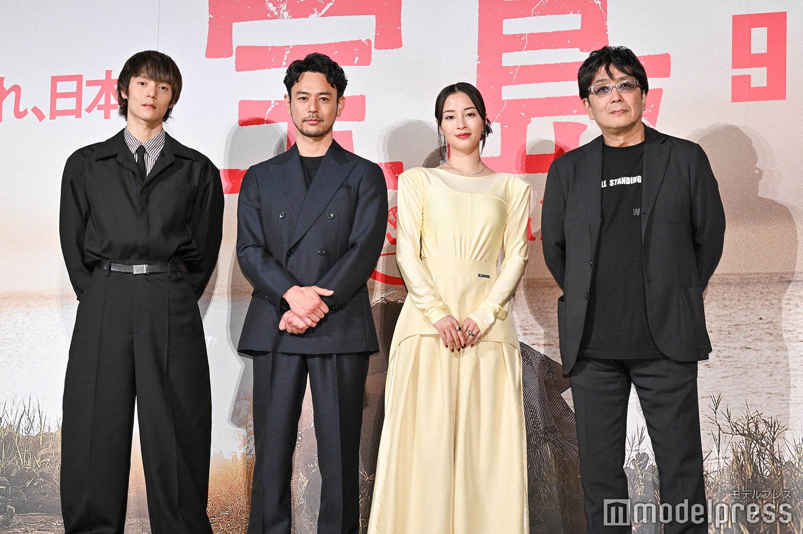 （左から）窪田正孝、妻夫木聡、広瀬すず、大友啓史監督（C）モデルプレス