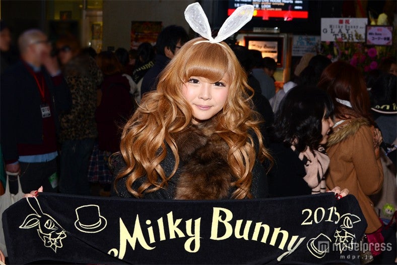 益若のコーデ・ヘア・メイクを忠実に真似たミルキー☆つばささん