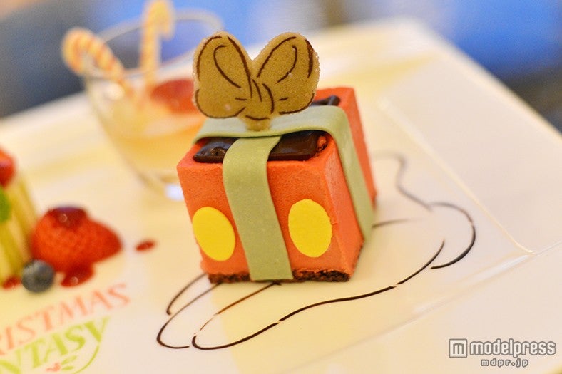 プレゼントBOX型のラズベリームース