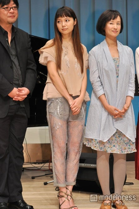 画像17 18 宮崎あおい 泣いちゃった メッシュヘア 透け魅せでイメージ一新 モデルプレス 画像17 18 宮崎あおい 泣いちゃった メッシュヘア 透け魅せでイメージ一新 モデルプレス