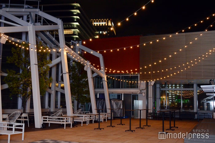 ルーフトップラウンジ（C）ビューティーガール