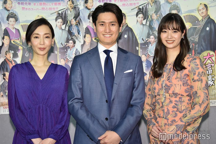 (左から)稲森いずみ、中村隼人、新川優愛(C)モデルプレス