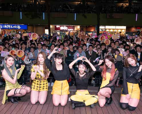 MOMOLAND、フリーライブで2000人熱狂 日本語講座に歓声も