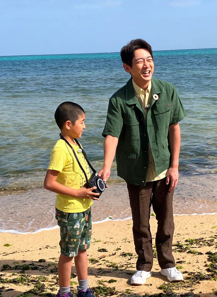 (右)小泉孝太郎(C)TBS