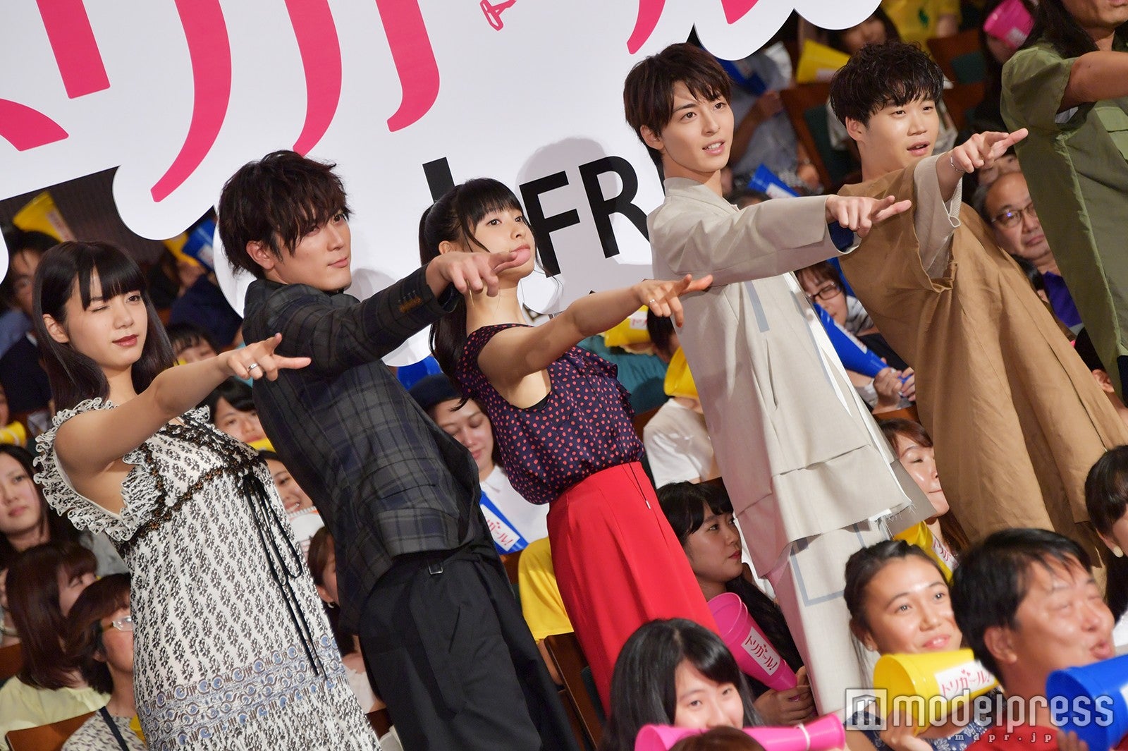 （左から）池田エライザ、間宮祥太朗、土屋太鳳、高杉真宙、矢本悠馬 （C）モデルプレス