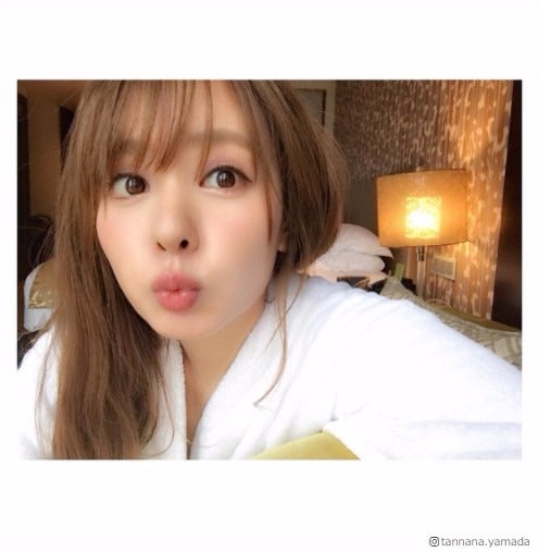 山田菜々“エロ可愛い”バスローブ姿にファン興奮「お風呂上がり？」「セクシー」