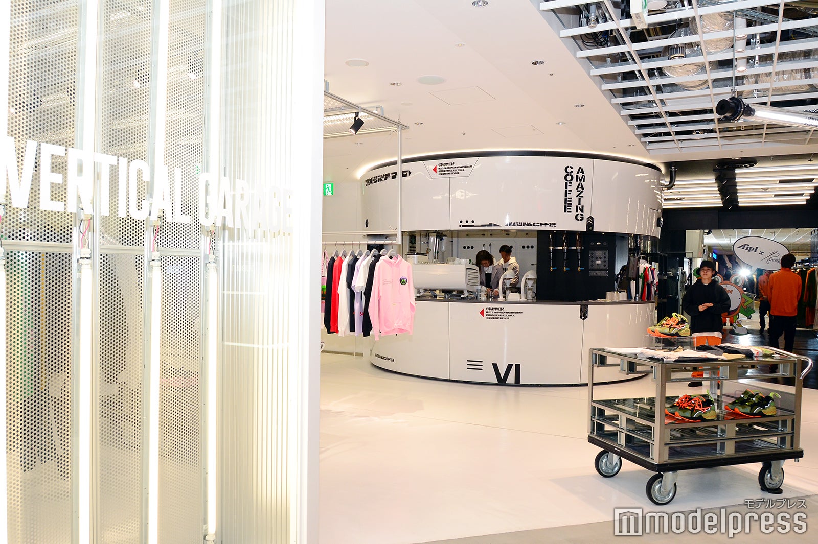 VERTICAL GARAGE（C）モデルプレス