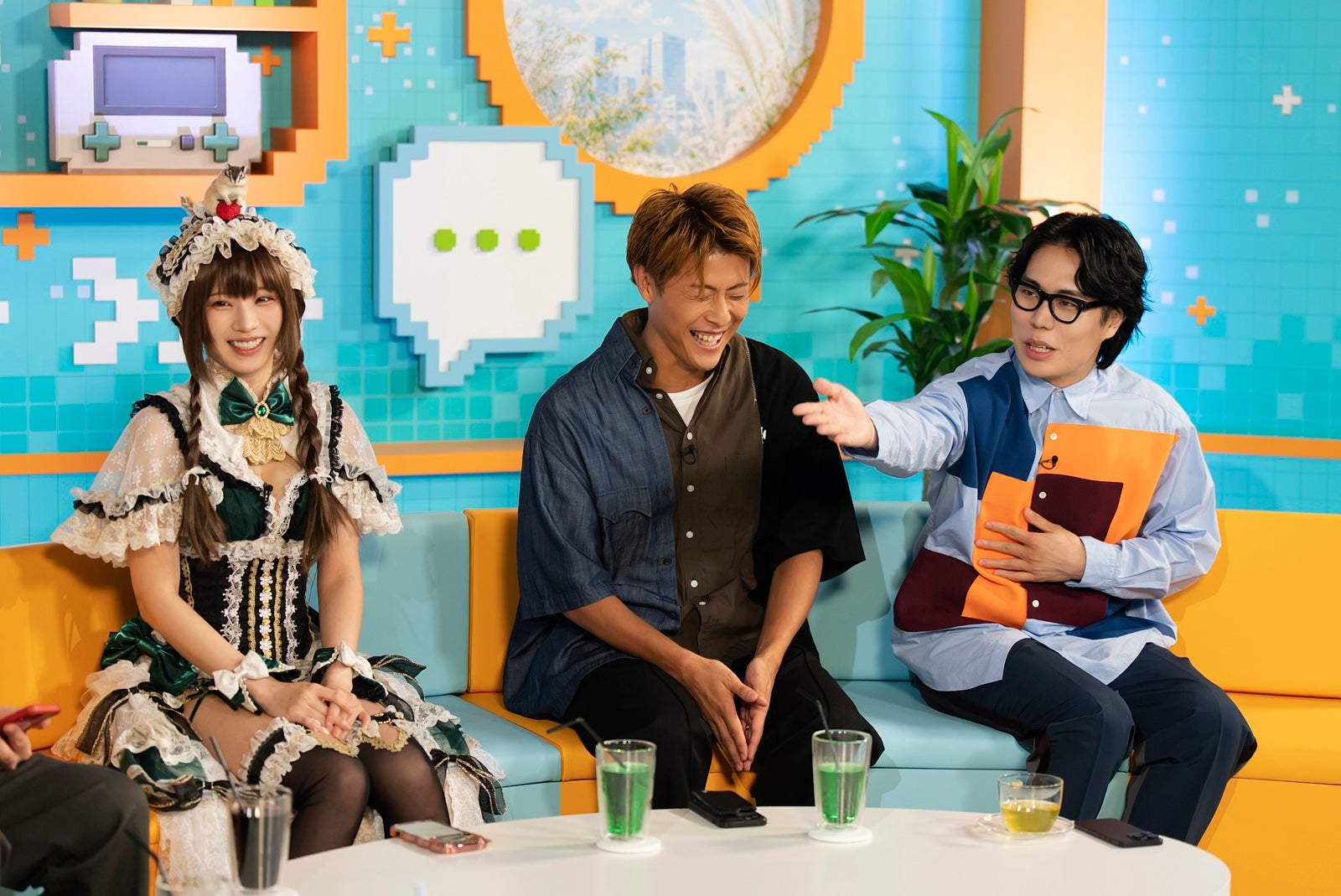 えなこ、柿谷曜一朗、高比良くるま「裏垢ウララカ」（C）AbemaTV, Inc.