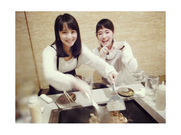 （左から）佐々木希、筧美和子／佐々木希オフィシャルブログより