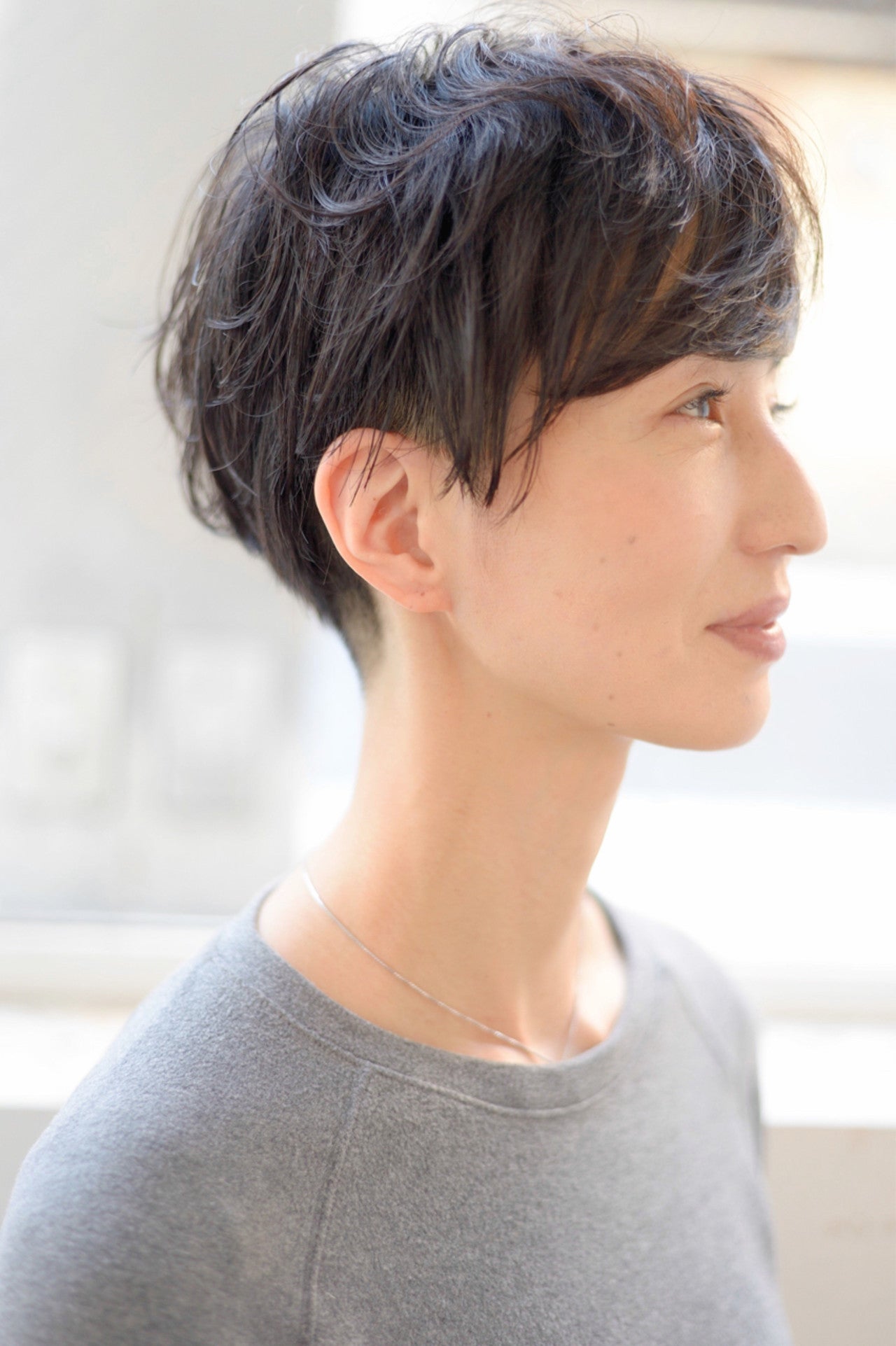 前髪ありのショートヘアで大人かわいくイメチェン大作戦！ モデルプレス