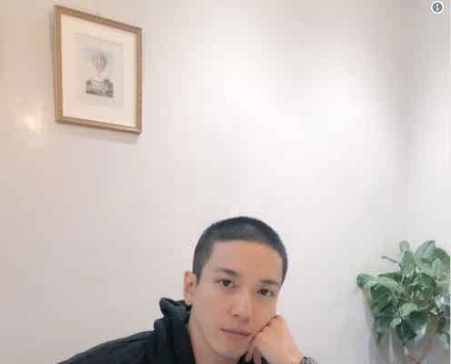 CNBLUEジョン・ヨンファが軍入隊 丸刈り姿で「心配はしないで」