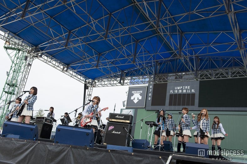 全9曲を熱唱したAKB48