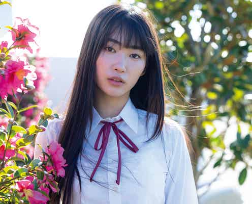 「ミスマガジン2022」瑚々、制服姿のアンニュイな表情にドキッ
