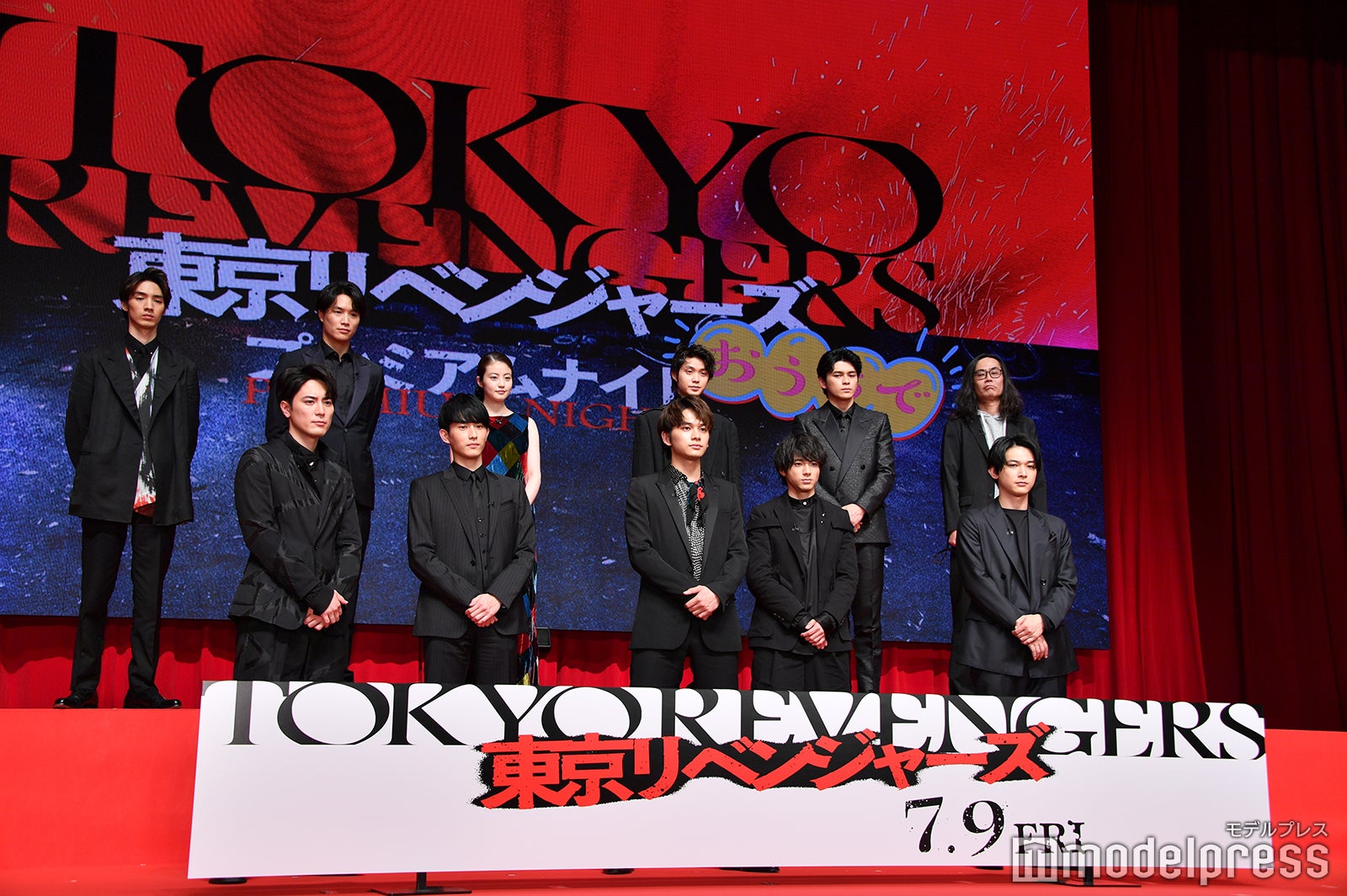 （上段左から）清水尋也、鈴木伸之、今田美桜、磯村勇斗、眞栄田郷敦、英勉監督、（下段左から）間宮祥太朗、杉野遥亮、北村匠海、山田裕貴、吉沢亮 （C）モデルプレス