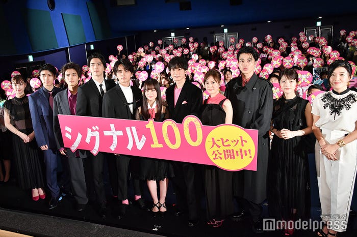 (左から)山田愛奈、福山翔大、中尾暢樹、甲斐翔真、瀬戸利樹、橋本環奈、小関裕太、恒松祐里、中田圭祐、若月佑美、竹葉リサ監督(C)モデルプレス