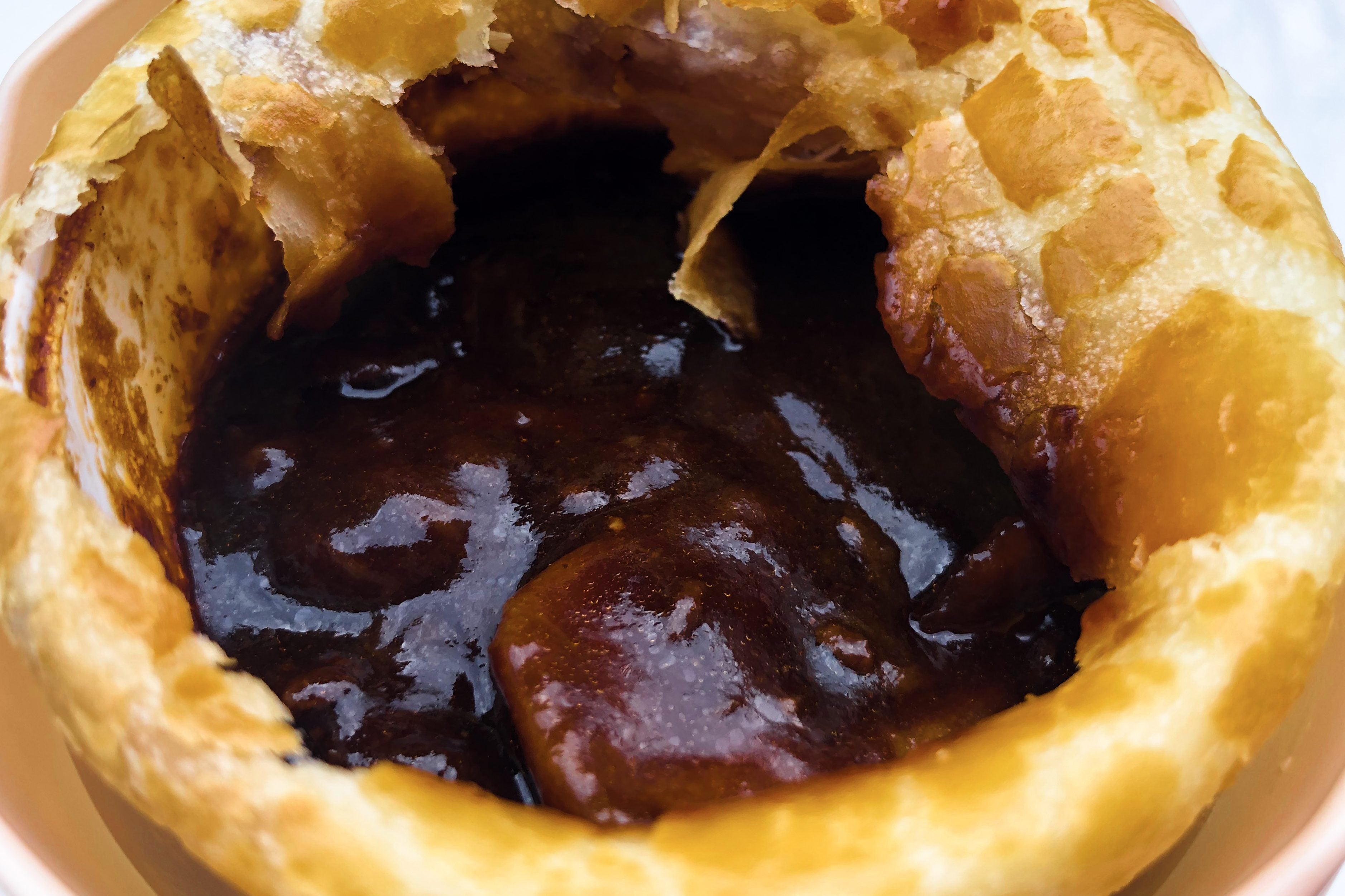 セブン『デミグラスソースのパイ包み』