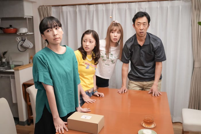 麻生久美子、橋本環奈、仲里依紗、北村有起哉「おむすび」第67話(C)NHK