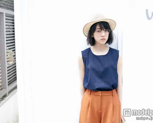 乃木坂46堀未央奈、めがね×血色メイクで大人顔にイメチェン