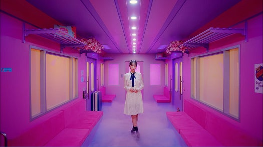 IZ*ONE「Beware」MVより（C）OFF THE RECORD