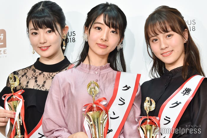 準グランプリ・岡町綾乃さん、グランプリ・永松野々花さん、準グランプリ・山中陽菜さん(C)モデルプレス