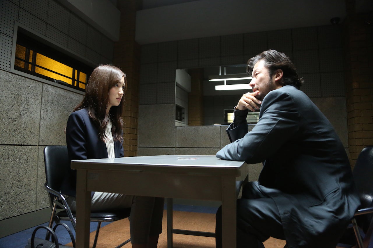 高梨臨、浅野忠信／ドラマ「刑事ゆがみ」より（C）フジテレビ