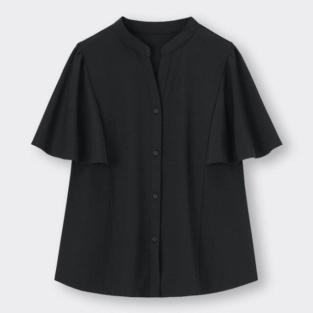 GU　黒ブラウス　着痩せ