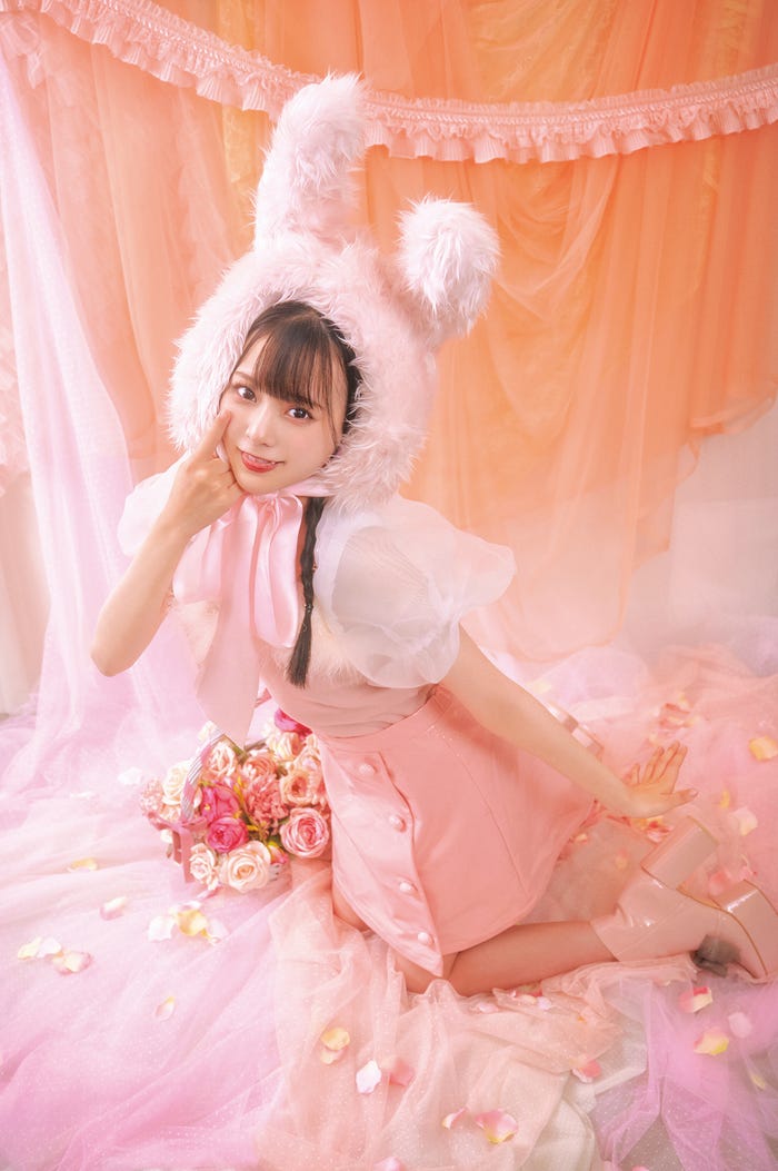 =LOVE・齊藤なぎさ「LARME」047 Winterより(提供写真)