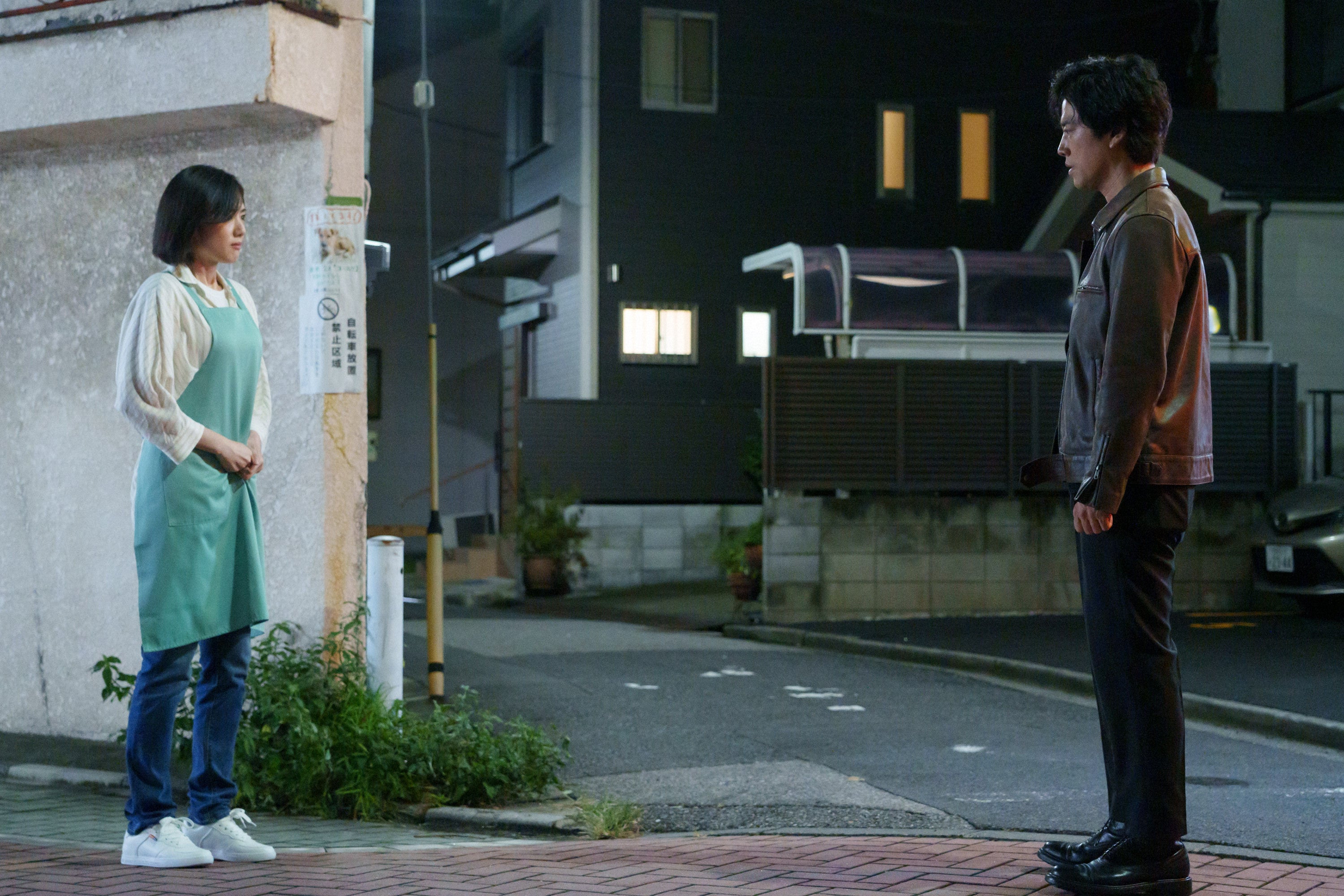 （右）桐谷健太「Qrosの女」第2話（C）「Qrosの女」製作委員会