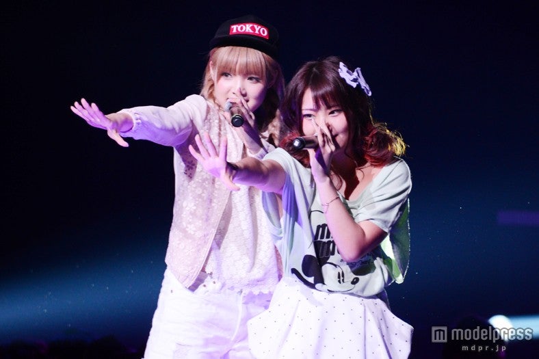 「Rea*ma」モデルに大歓声　人気ギャルユニットのライブパフォーマンスも