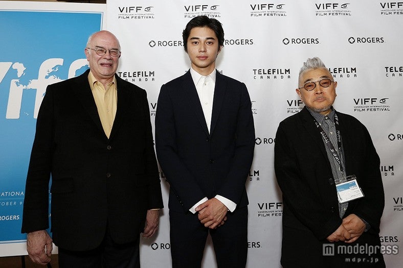 東出昌大、初の海外映画祭で英語スピーチ　観客400人が押し寄せる