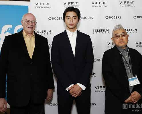 東出昌大、初の海外映画祭で英語スピーチ 観客400人が押し寄せる