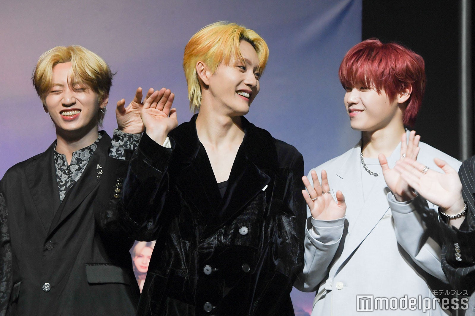 田島将吾の手がツボに入る許豊凡、木村柾哉に笑いかける田島将吾／許豊凡、田島将吾、木村柾哉（C）モデルプレス