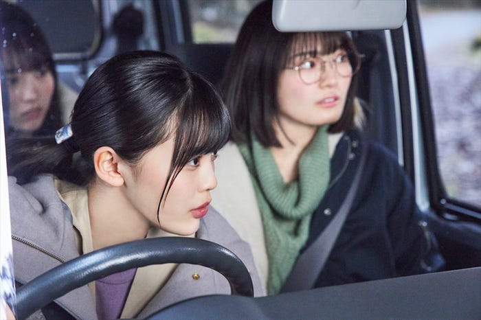 (左から)賀喜遥香、柴田柚菜、清宮レイ(C)西加奈子・小学館/エイベックス通信放送