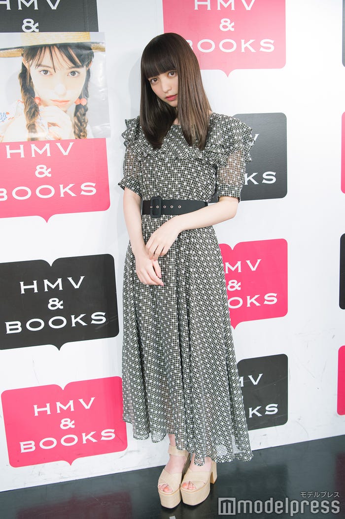 多屋来夢(ワンピース:titty&Co./サンダル:R&E)(C)モデルプレス