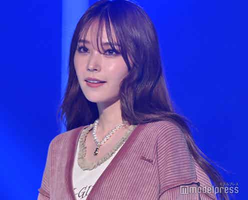 那須ほほみ、デニムミニスカから美脚披露 コーデュロイが秋冬テイスト<TGC2023A/W>