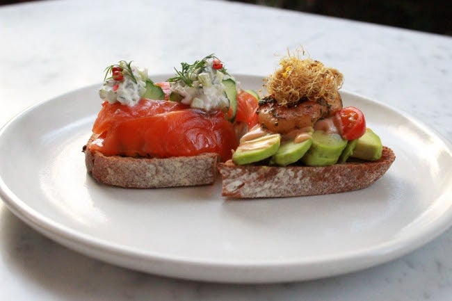 タルティーヌやサラダなどフードメニューも充実／画像提供：BONBON SERVICE