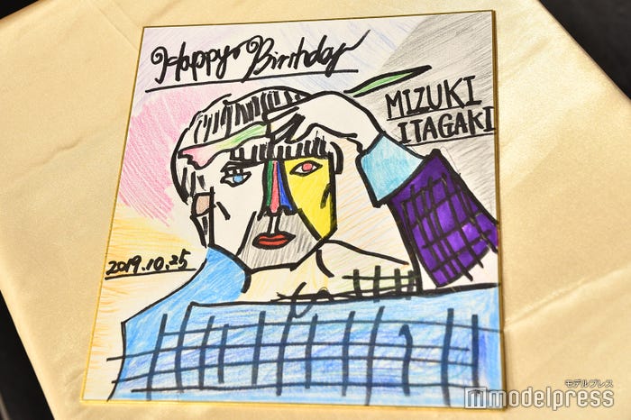 M!LKメンバーによる“ピカソ風”板垣瑞生の似顔絵(C)モデルプレス