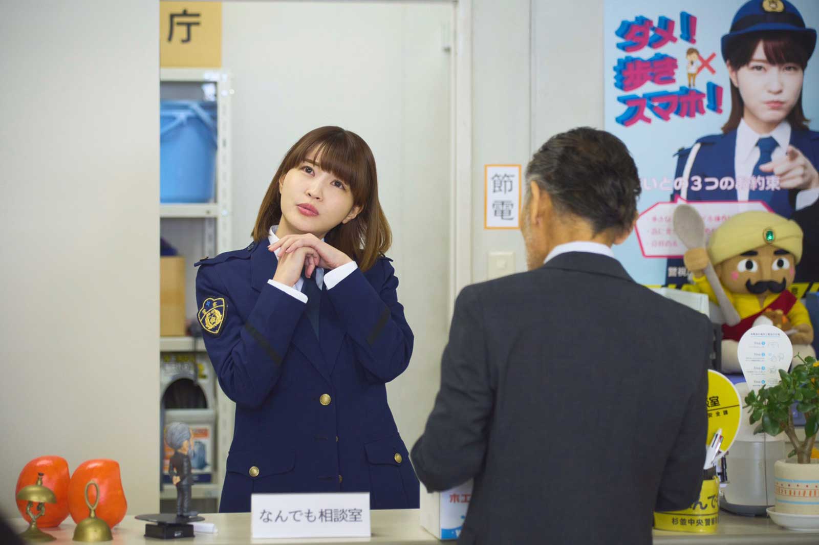 （左）岸明日香 （C）テレビ東京