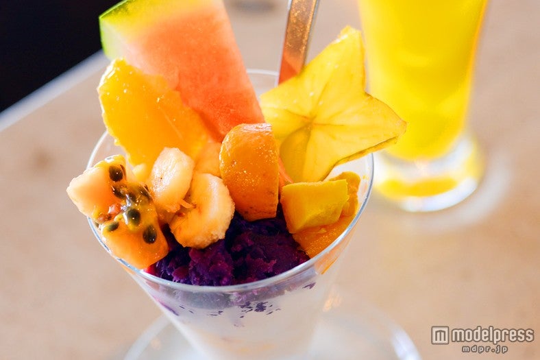 5～8種類の果物を盛り合わせた「沖縄の果物たちのフルーツパフェ」￥1，300