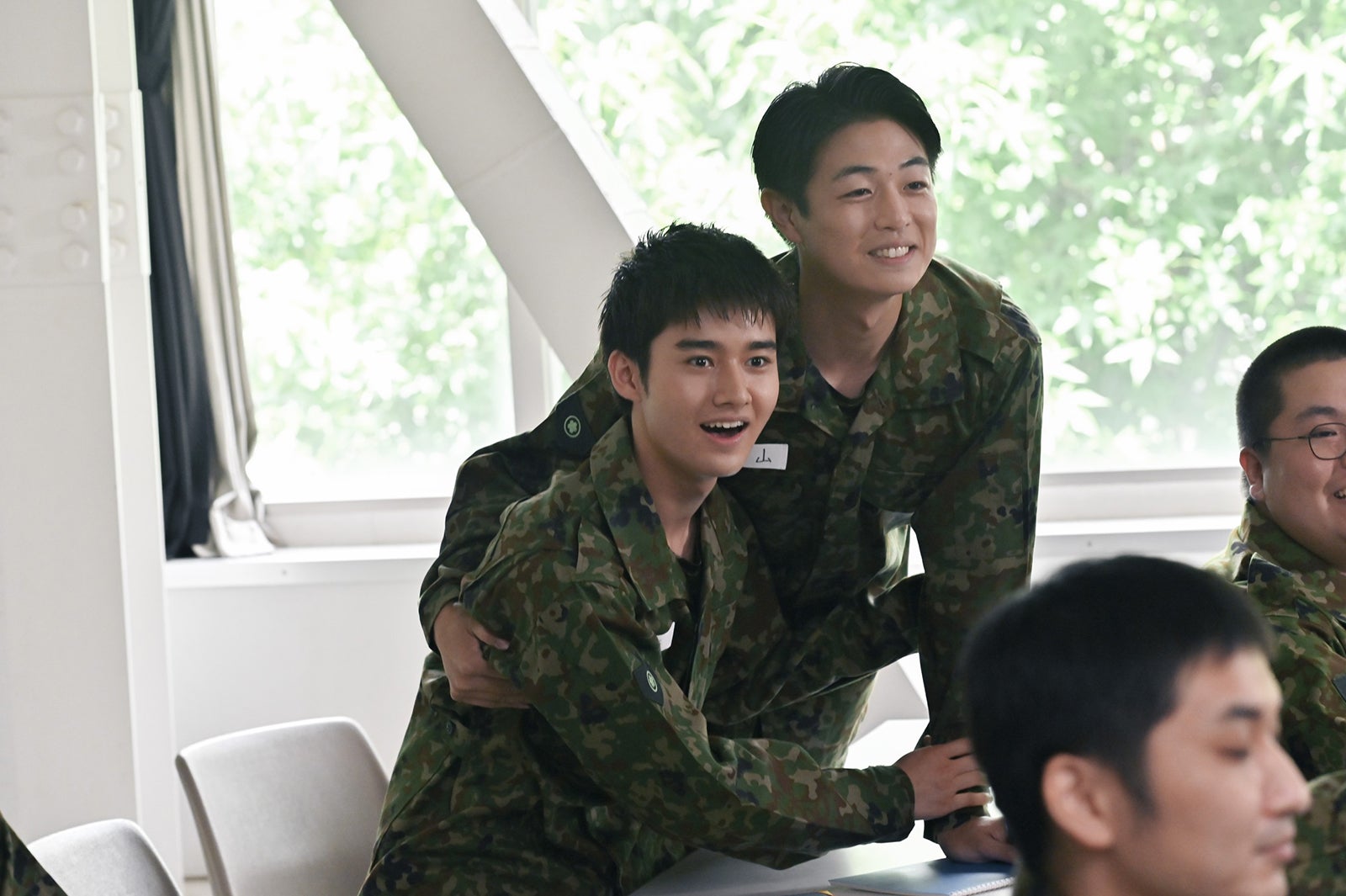 （左から）藤岡真威人、時任勇気／「テッパチ！」第5話より（C）フジテレビ