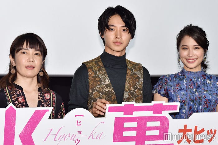 安里麻里監督、山崎賢人、広瀬アリス (C)モデルプレス